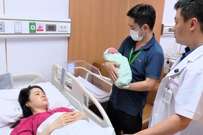 Người bác sĩ 'mò mẫm' mở ra hy vọng cho những ca bệnh chưa có tiền lệ