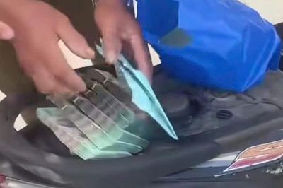 Nam thanh niên chảy máu mặt nằm bất tỉnh giữa đường, trong cốp xe có gần 400 triệu đồng