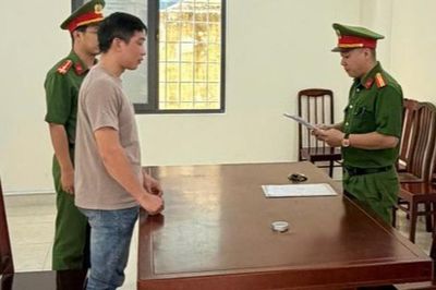 Khởi tố nam thanh niên mua bán gần 4.000 đôi giày, dép giả mạo nhãn hiệu nổi tiếng