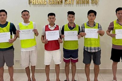 6 người bị bắt vì tổ chức cá độ bóng đá qua mạng