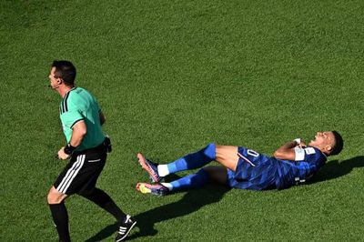 Nghịch lý ở trận Paraguay 0-1 Pháp
