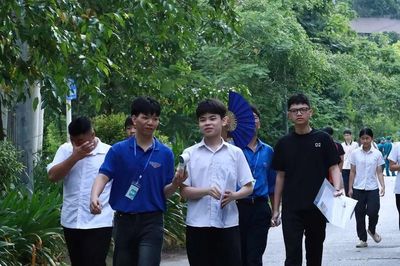 Tuyên Quang rút toàn bộ bài thi Toán điểm 10 để kiểm tra có sửa đáp án hoặc can thiệp nâng điểm hay không