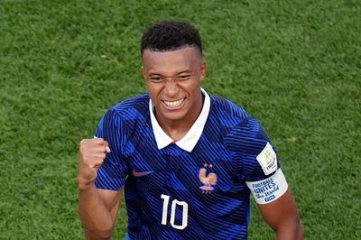 Mbappe sớm muộn cũng vượt Messi