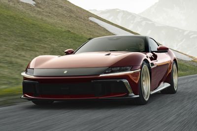 Hộp số sàn quay trở lại với siêu xe Ferrari 12Cilindri Manuale
