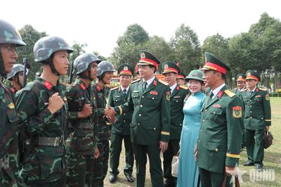Sư đoàn 9 giữ vững 'trận địa chính trị', hướng mạnh về cơ sở, quan tâm sâu sát bộ đội