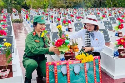 Đóng góp lặng thầm của phụ nữ trong Chiến dịch 500 ngày đêm