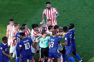 Mbappe đưa Pháp vào tứ kết, Paraguay ôm hận vì VAR