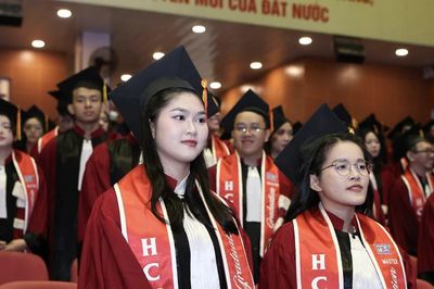 421 tân tiến sĩ, thạc sĩ nhận bằng tại Trường Đại học Sư phạm TPHCM