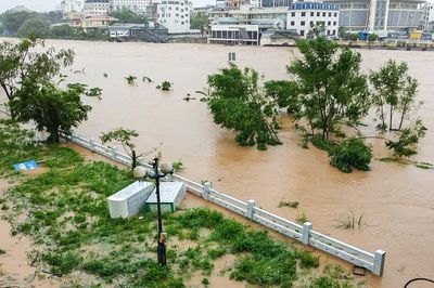 Bão suy yếu, mưa vẫn tiếp tục ở miền Bắc