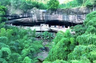 Sống trong hang đá nhiều thập kỷ, vợ chồng từ chối bán với giá hơn 19 tỷ đồng