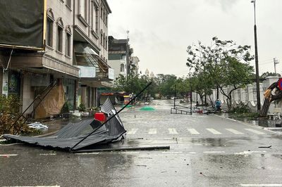 Móng Cái ngổn ngang sau bão số 1, lũ đang về trên sông Ka Long