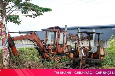 Nhếch nhác những 'bãi xe phế thải' ven quốc lộ 1
