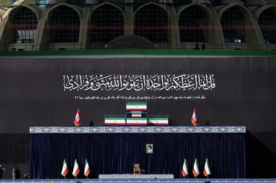Ba con trai xuất hiện tại lễ tang cố Đại giáo chủ Iran, tân Lãnh tụ tối cao vẫn vắng mặt