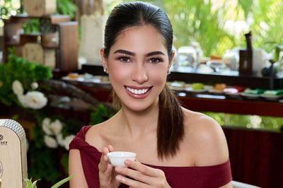 Á hậu Miss Cosmo 2025 Chelsea Fernandez rạng rỡ dạo phố Đà Nẵng