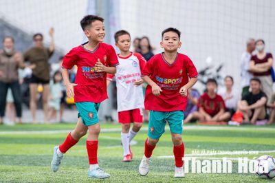 Chủ nhà Hạc Thành khởi đầu ấn tượng; những tấm vé sớm dự tứ kết đã có chủ