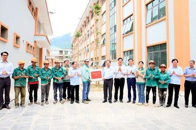 Bí thư Tỉnh ủy Lê Minh Ngân kiểm tra tình hình xây dựng Trường Phổ thông nội trú liên cấp Tiểu học và THCS xã Phong Thổ