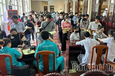 Gần 1.000 người tham gia chương trình Giọt hồng doanh nghiệp