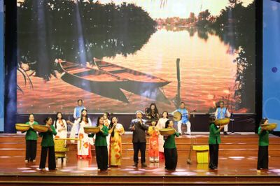Khi hò khoan là mạch nguồn gắn kết gia đình
