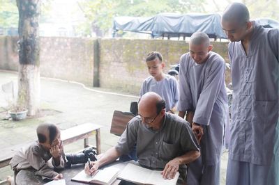 Gặp cổ tự Huế trong 'Chùa Việt Nam' của Nicolas Cornet
