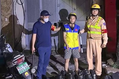Bắt quả tang đối tượng vận chuyển nhiều bình khí cười
