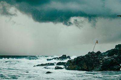 Bão số 1 suy yếu, hoàn lưu tạo ra thời tiết nguy hiểm