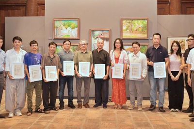 Triển lãm 'Quốc Tử Giám trong nghệ thuật' nối dài niềm tự hào truyền thống hiếu học