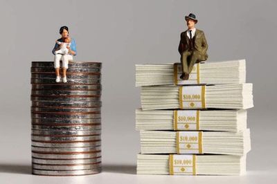 Warren Buffett tiết lộ chiến lược đầu tư với 10.000 USD: Tránh xu hướng đám đông, tận dụng sức mạnh lãi kép