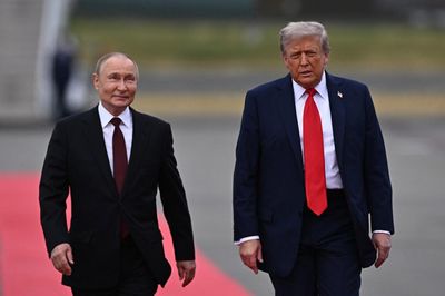 Điện đàm với Tổng thống Nga, ông Trump đề nghị giúp tìm giải pháp về Ukraine