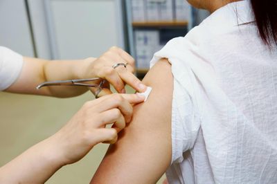 Quên tiêm mũi nhắc vaccine, trẻ vẫn có nguy cơ mắc viêm não Nhật Bản