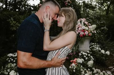 Taylor Swift chính thức kết hôn với ngôi sao Travis Kelce