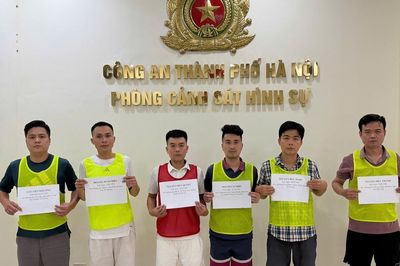 Triệt phá đường dây cá độ bóng đá quy mô lớn qua trang web tại Hà Nội