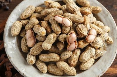 Ăn lạc luộc vào buổi sáng có tác dụng gì?