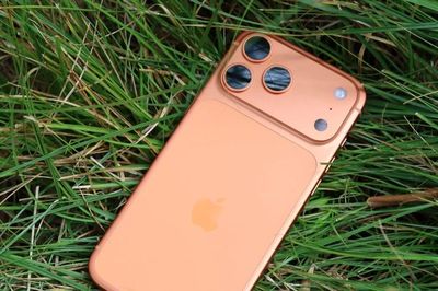 iPhone 17 Pro Max màu Cosmic Orange sẽ bị 'niêm phong' 250 năm: Chuyện gì xảy ra?