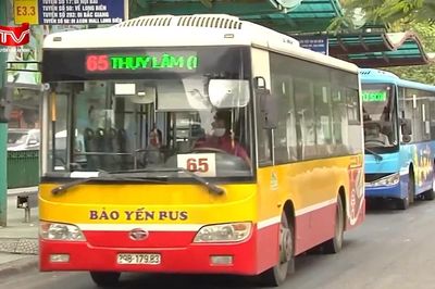 Hà Nội cấp thẻ xe buýt điện tử miễn phí cho đối tượng chính sách