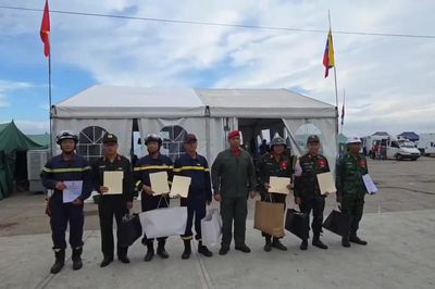 Đoàn CNCH của Việt Nam được Venezuela trao Huy chương 'Anh hùng Venezuela'