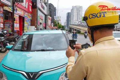 Camera nghiệp vụ giúp CSGT Hà Nội nâng cao hiệu quả xử lý vi phạm