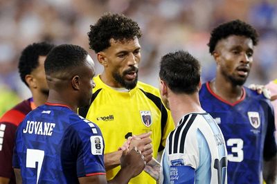 Hiện tượng Vozinha sắp làm đồng đội Messi?