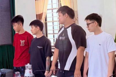 Khởi tố nhóm đối tượng dụ học sinh làm điều sai trái