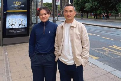 Chi Bảo đưa vợ con sang Anh
