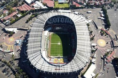 Vì sao sân bóng huyền thoại của World Cup 2026 liên tục gặp sự cố?