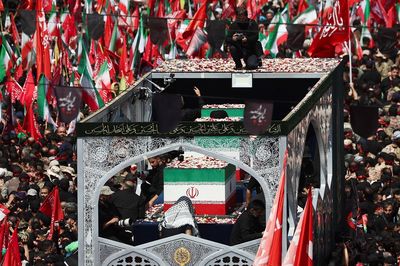 Hàng triệu người đổ về Tehran đưa tiễn Đại giáo chủ Ali Khamenei