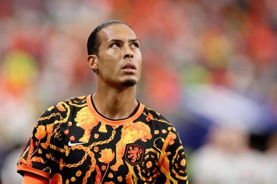 Sáng tỏ tương lai Van Dijk tại Liverpool
