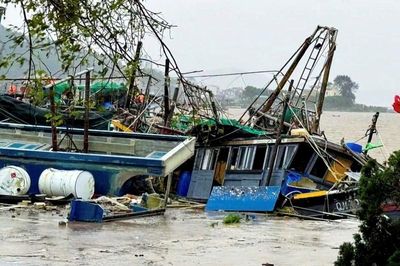 Quảng Ninh: Hơn 1.100ha nuôi trồng thủy sản bị ảnh hưởng, nhiều nhà dân tốc mái
