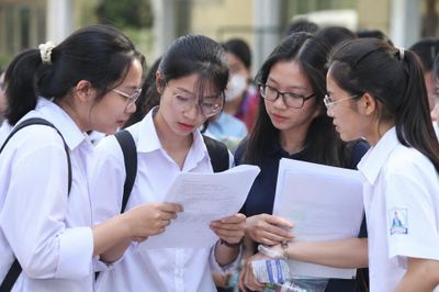 Điểm sàn đại học chạm mốc 25: Vì sao đạt sàn vẫn rất xa điểm chuẩn?