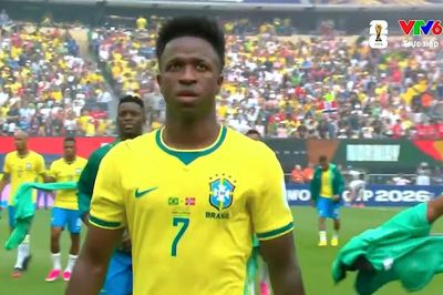 Vinicius lên tiếng về quả phạt đền trong trận Brazil thua Na Uy