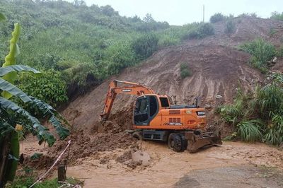 Mưa lớn gây nhiều điểm sạt lở, chia cắt giao thông tại Điện Biên