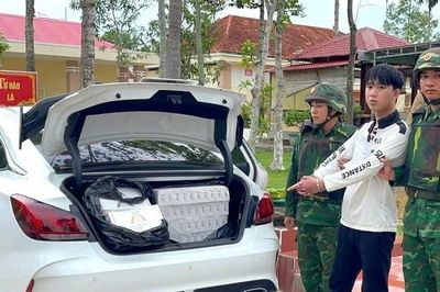 Tây Ninh: Bắt đối tượng vận chuyển gần 4.000 bao thuốc lá lậu qua biên giới