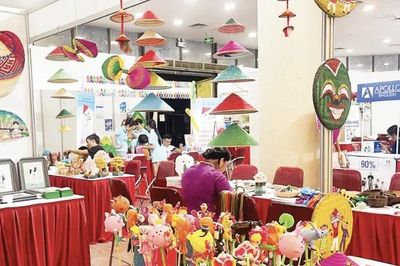Quà lưu niệm kể câu chuyện Việt Nam
