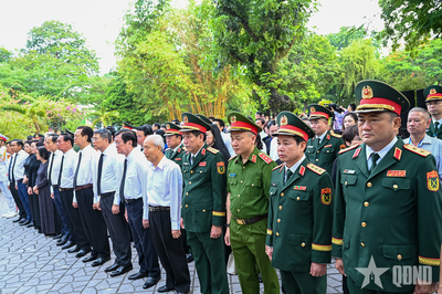 Lãnh đạo Đảng, Nhà nước và TP Hồ Chí Minh dâng hoa, dâng hương tưởng niệm Tổng Bí thư Trần Phú cùng các anh hùng liệt sĩ