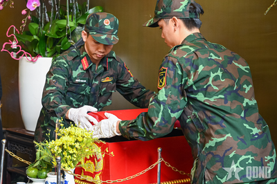Hài cốt liệt sĩ được quy tập tại Công viên Lê Thị Riêng có di vật kèm theo ghi danh tính, đơn vị